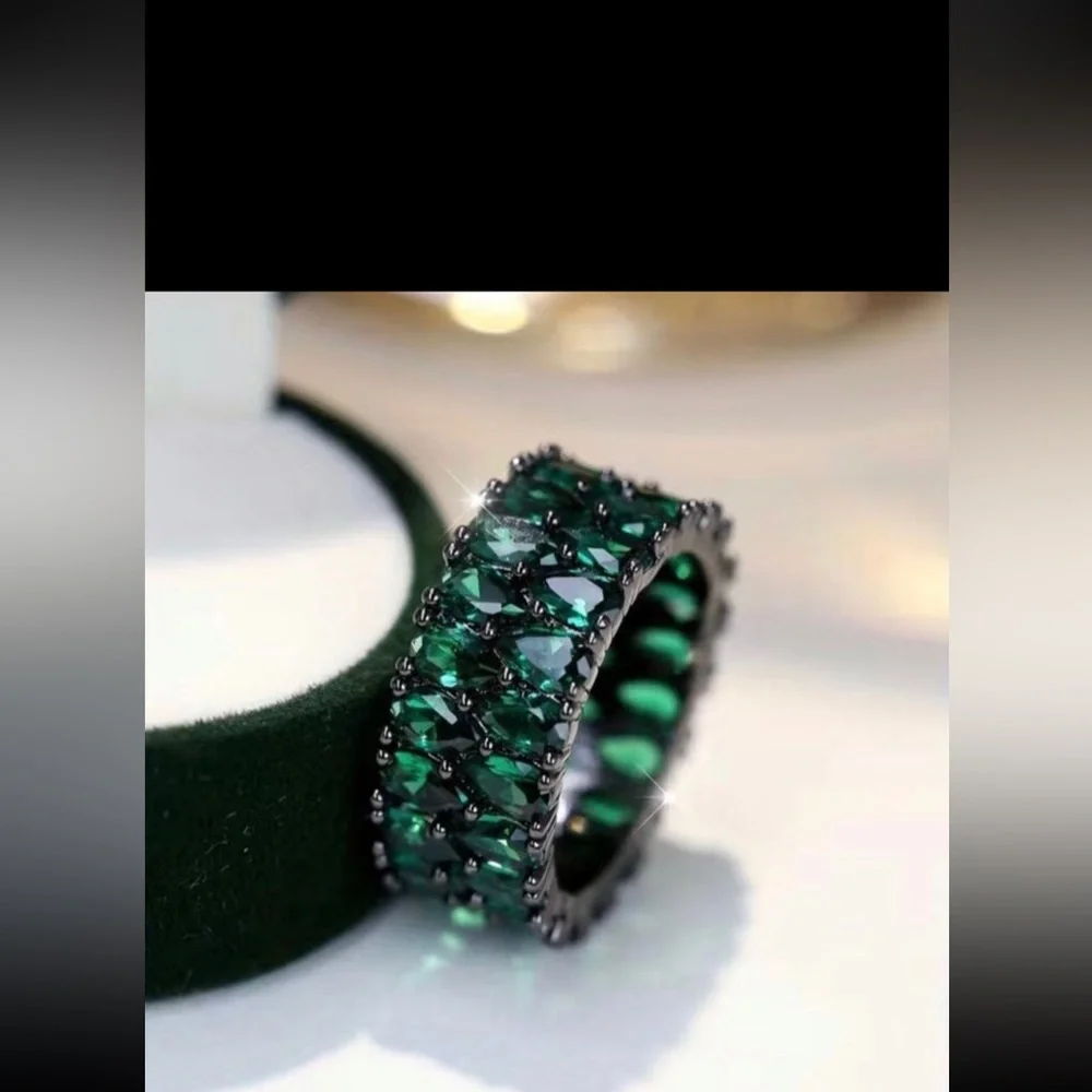Hematite finish blue sapphire crystal ring size 8 HRTDB1